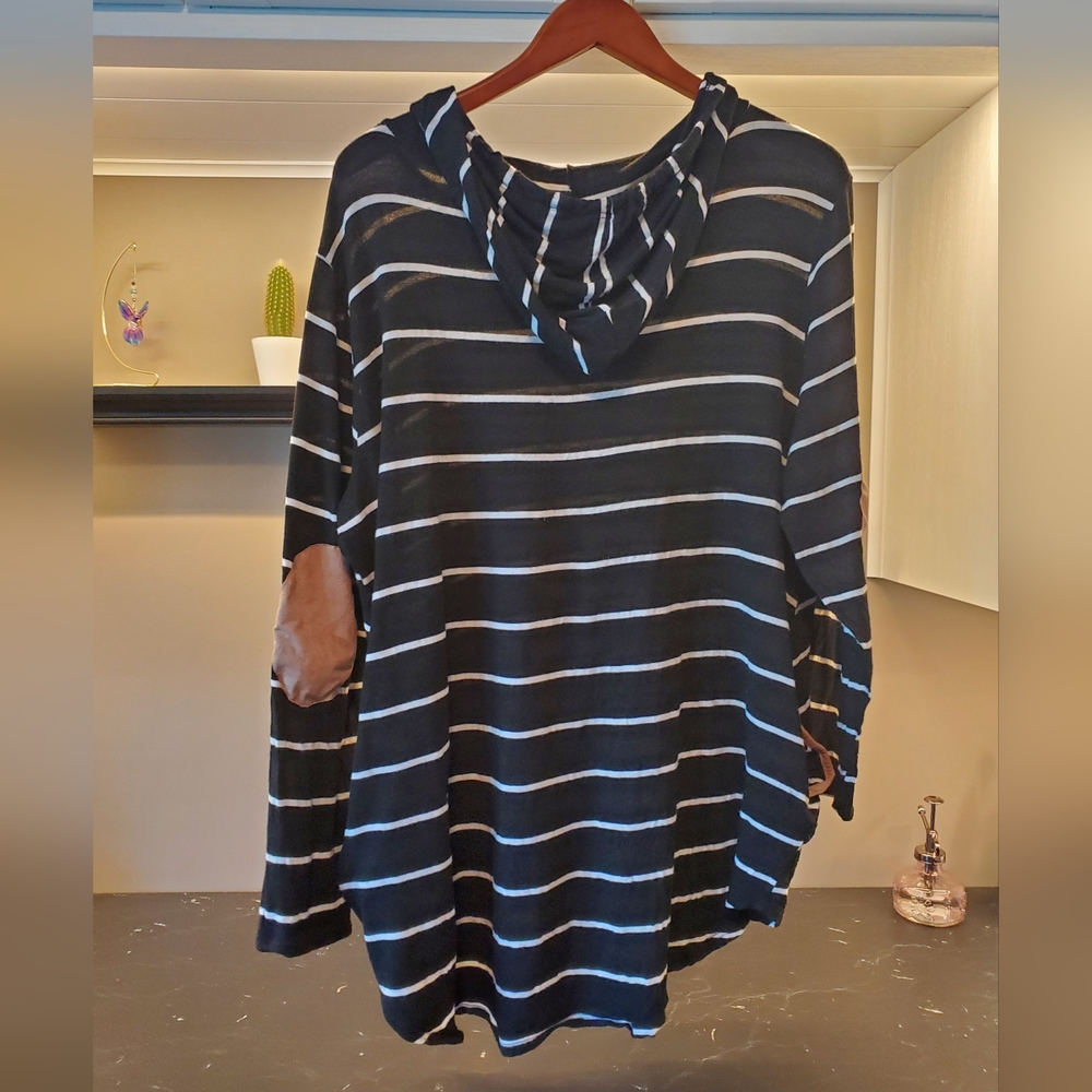 Black and White Striped Long Sleeved Lightweight Hoodie. Size/Brand Unknown. - Picture 2 of 4